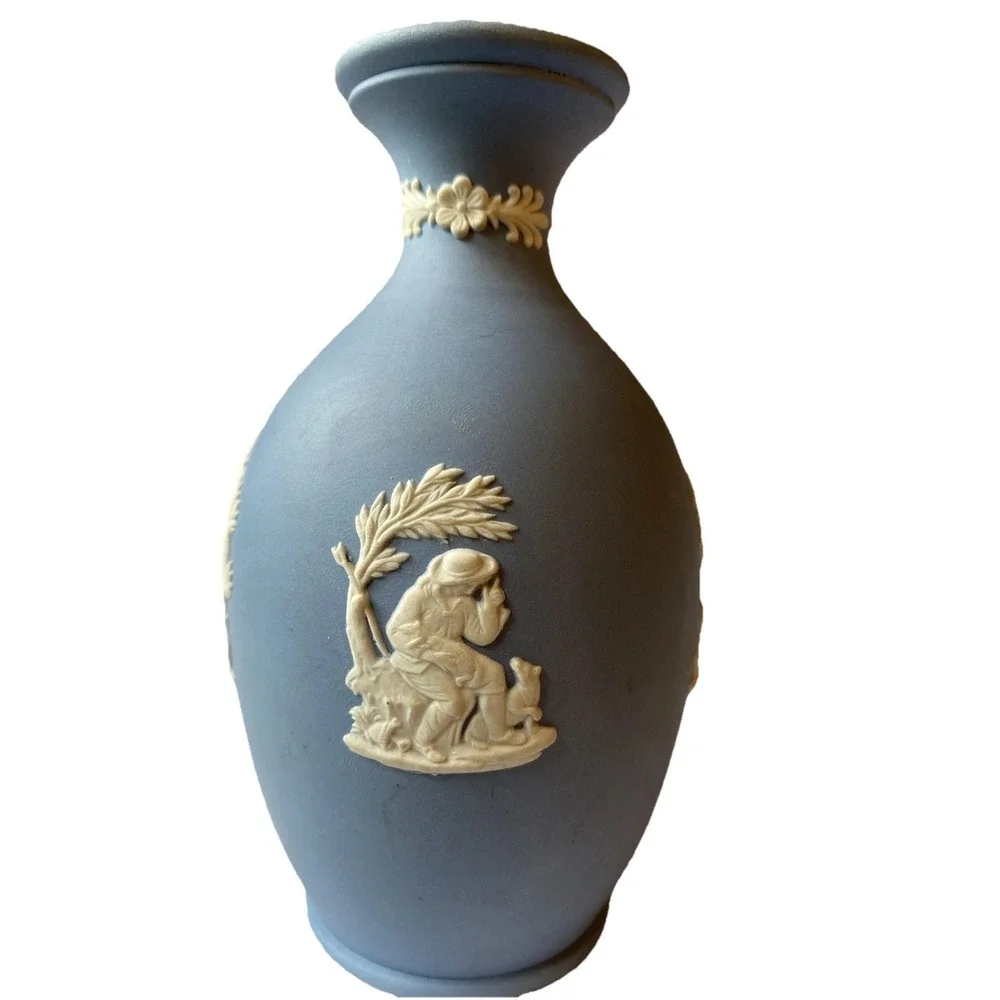 Wedgwood vintage porcelain